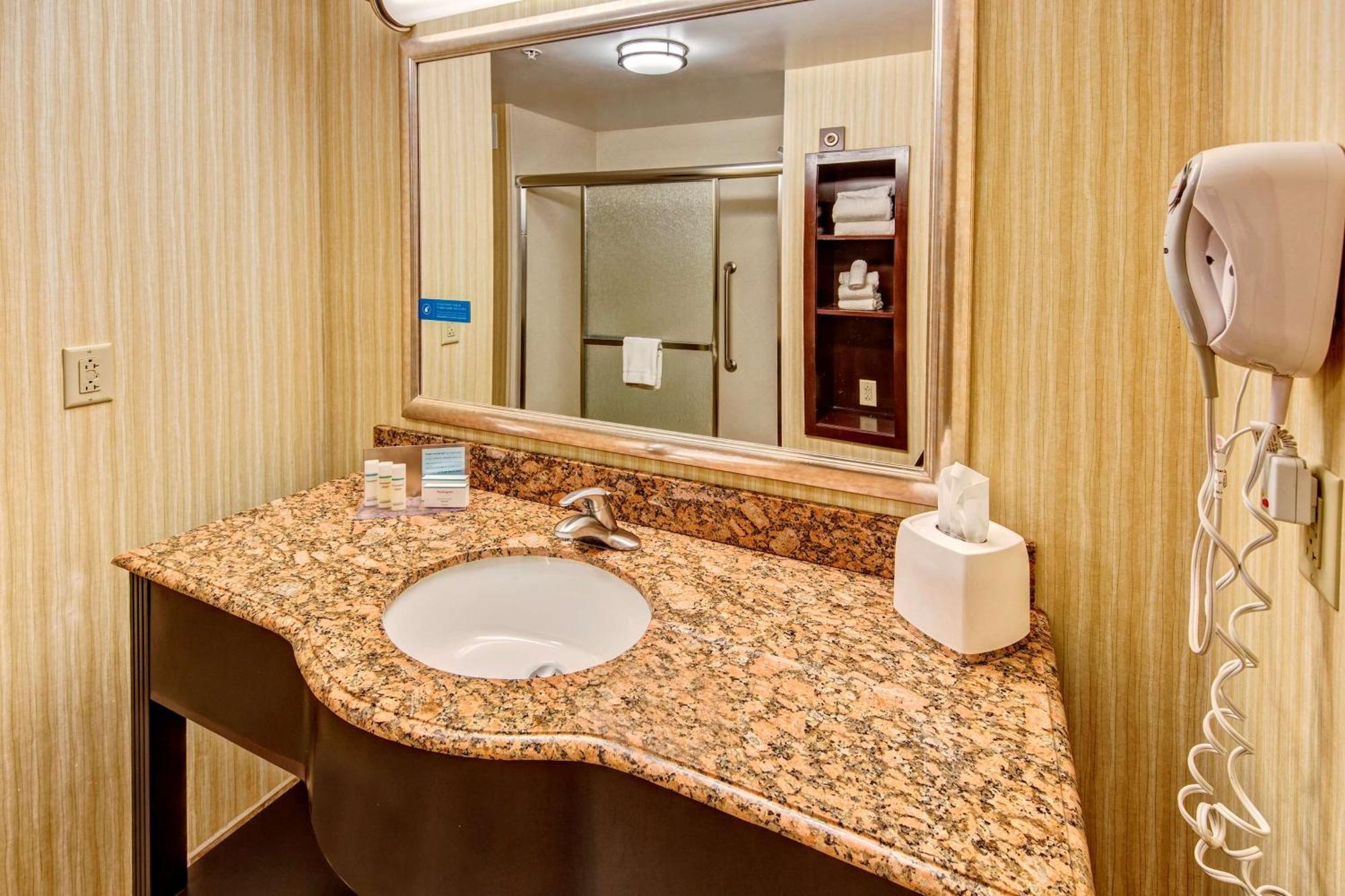 Hampton Inn Rochester - Irondequoit Bagian luar foto